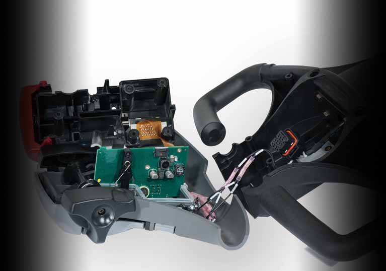 Raymond 6210 Walkie Straddle Stacker; Walkie Pallet Stacker with CAN bus wiring in handle