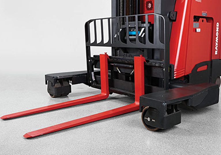 Raymond 7310 4-Directional Reach Truck, Long Load Forklift multi-directional wheels