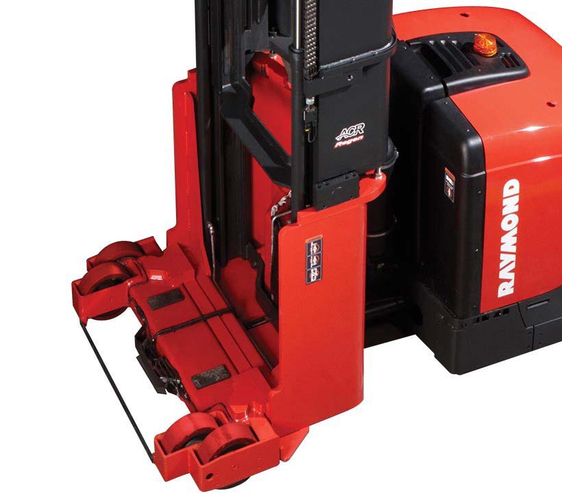 Raymond 9800 Swing-Reach Truck